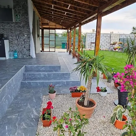 Casa Alesia Vakantiehuis Două Mai