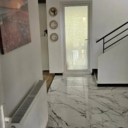 Casa Alesia Vakantiehuis Două Mai